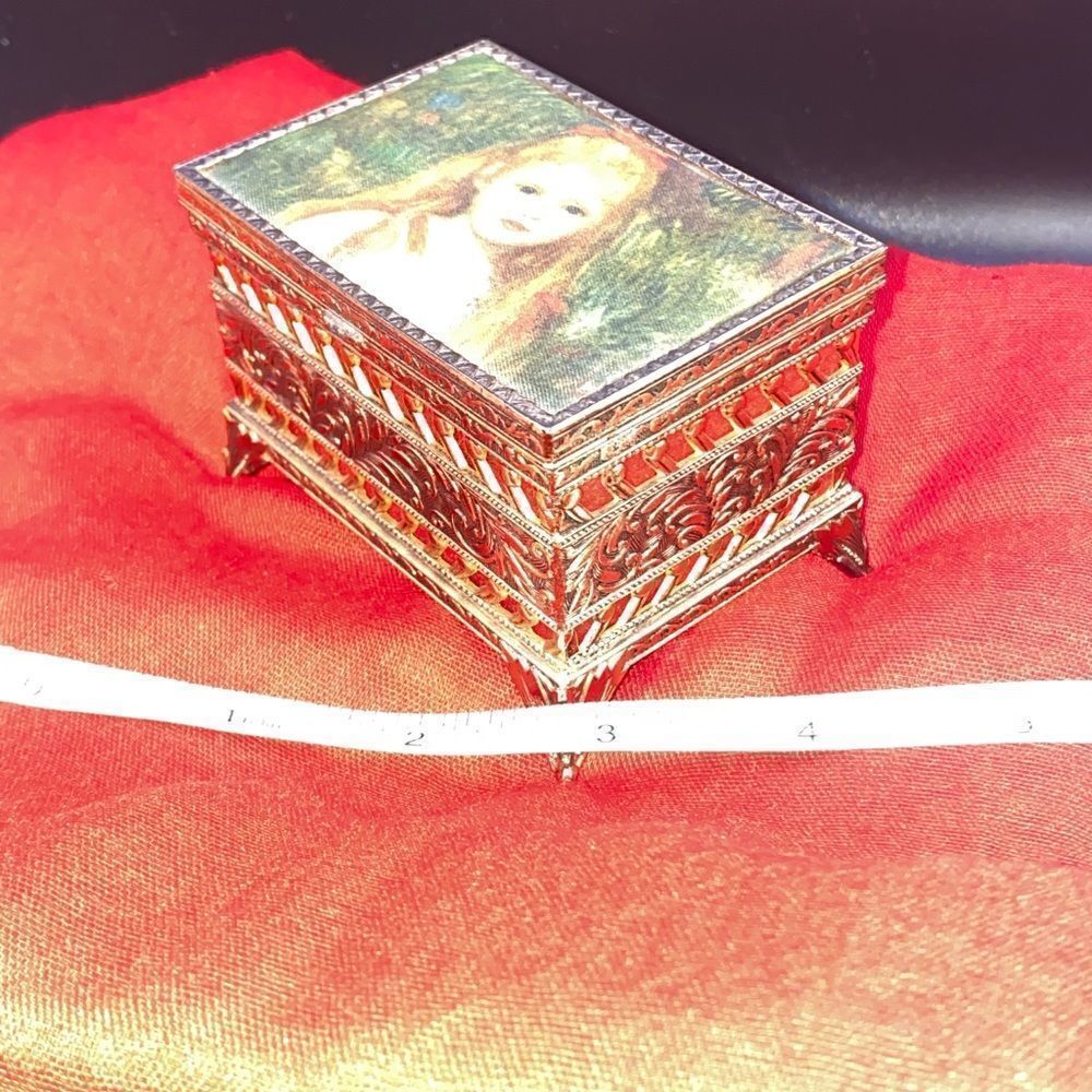 Small vintage red felt lined trinket box made by Schmid of Japan w/pic of girl - Picture 3 of 7